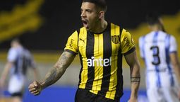 altText(Peñarol mejoró y ganó bien frente a Cerro Largo)}