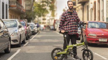 Santi Wirth y una Mochila llena de canciones al borde de la calma