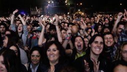 altText(Aro, aro, paisano roquero, que ya está la grilla del Cosquín Rock Uruguay)}