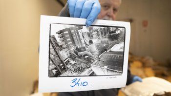 A un paso de la volqueta: la antinoticia de la memoria