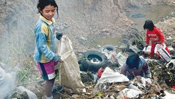 altText(Pobreza en Argentina afecta a 42% de niños y adolescentes)}