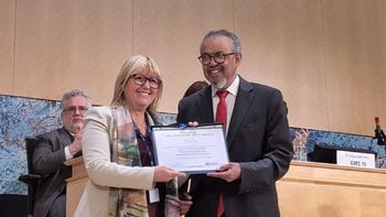 La OMS premió a ministra Lustemberg por su contribución excepcional al control del tabaco