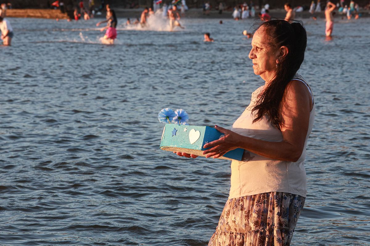  Celebración de Iemanjá en playa Ramirez. 