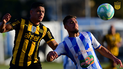 altText(Cerro Largo le ganó a un Peñarol de vacaciones)}