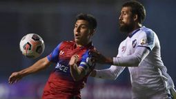 altText(Nacional vive y lucha: vence a Católica 1-0 en el entretiempo)}