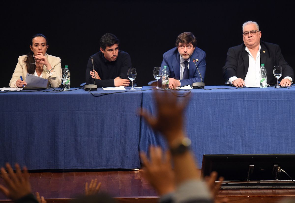 Congreso de la AUF aprobó propuesta de Alonso y vuelve el fútbol.