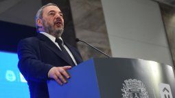 altText(Mario Bergara anunció que se esperan unos 250.000 turistas en Montevideo en la temporada 2025-2026)}