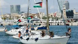 altText(La flotilla de la humanidad)}