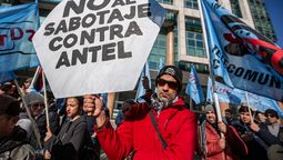 altText(Antel sufre los golpes bajos del gobierno)}