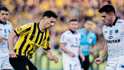 altText(Peñarol le ganó 2-0 a Liverpool en el Campeón del Siglo)}