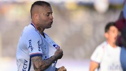 altText(Con el agua al cuello, Nacional empató con Defensor Sporting y se quedó con la Anual)}