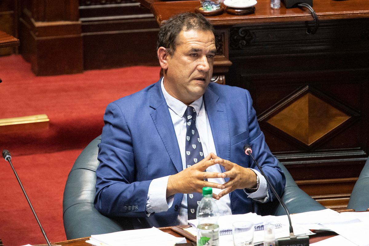 Senador Sebastián Da Silva cargó contra el intendente Yamandú Orsi.