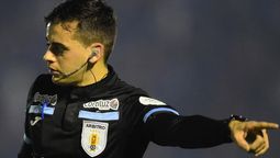 altText(Nacional: pasaron 8 años y 33 clásicos sin que le cobren un penal)}