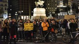 altText(Cientos de personas protestaron por baja de calidad del agua)}