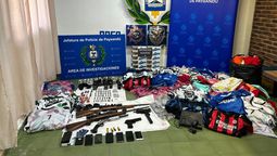 altText(Decomisan armas, municiones, cigarrillos y ropa de contrabando en Paysandú)}
