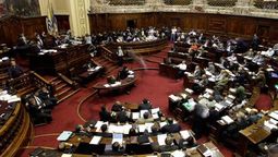 altText(¿Imprudencia? Polémica por incumplimiento de cuarentena en Cámara de Representantes)}
