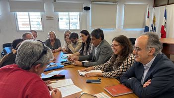 Organismos del Estado y trabajadores firmaron convenio colectivo; incluye compromiso de paz