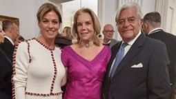 altText(El vestido de Loli Ponce de León fue tendencia y abrió la grieta)}