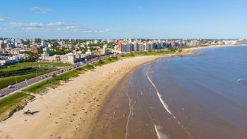 Playas de Montevideo están completamente habilitadas para baño, aseguró la intendencia en la JDM