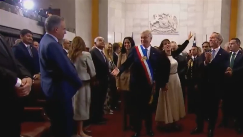 El insólito saludo de Kast a Orsi durante su asunción