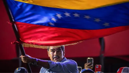 altText(Ante una multitud, Nicolás Maduro cerró su campaña en Caracas)}