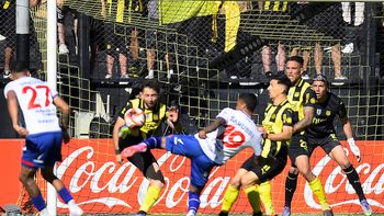 Primera final en tablas: Peñarol y Nacional empataron 2 a 2 en el Campeón del Siglo