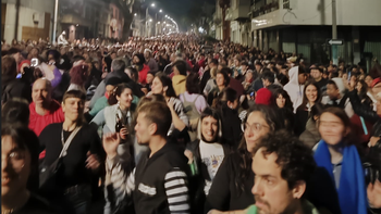 Al son de los tamboriles, una multitud despidió a Rada por Isla de Flores