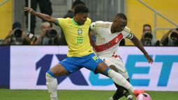 altText(Brasil se floreó y goleó a Perú: 4 a 0)}