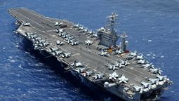 altText(Irán atacó con misiles al portaaviones estadounidense Abraham Lincoln)}