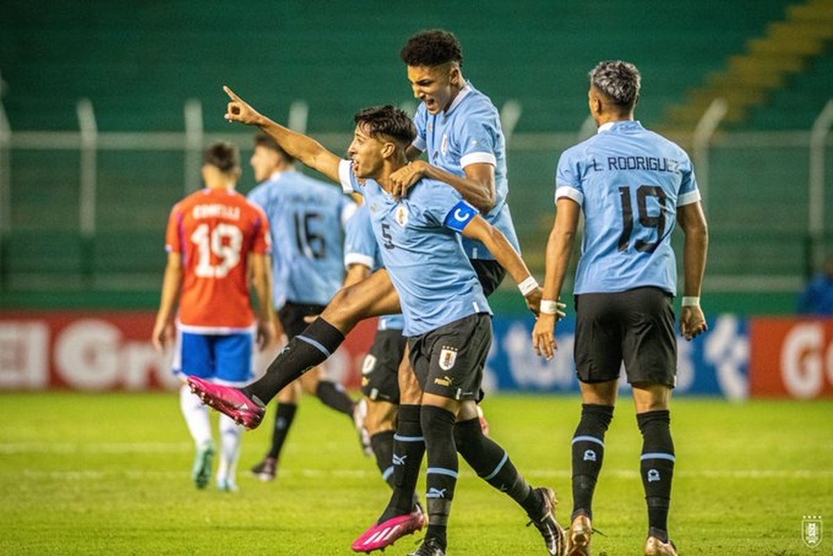 Uruguay está consiguiendo un notable triunfo frente a Chile.