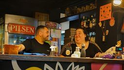 altText(Bar Los Girasoles: donde la memoria de Eduardo Darnauchans sigue encendiendo la noche)}