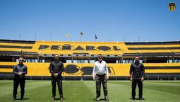 altText(Peñarol presentó a Bengoechea, Cedrés y al «Indio» Olivera, llegan dos futbolistas del exterior)}