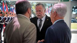 altText(Bayardi: “El PN y el PC no estuvieron a la altura de la institucionalidad democrática”)}