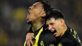 Peñarol goleó a Cerro Largo, selló su clasificación a la final del Intermedio y lidera la anual