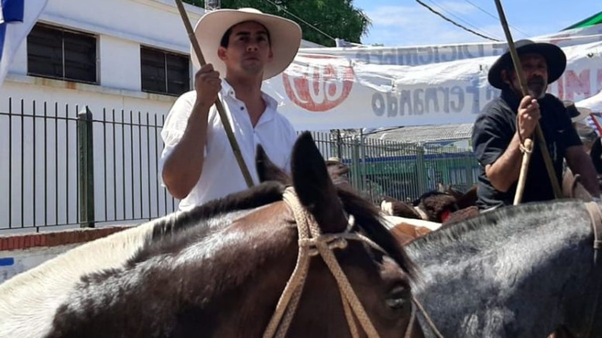 Marcha a caballo en  homenaje a Tabaré Vázquez