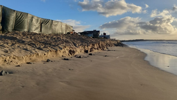 altText(Costa Azul: ¿defensa de la costa o de la propiedad privada?)}