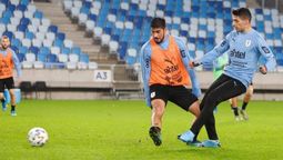 altText(Uruguay entrenó en cancha en Budapest)}