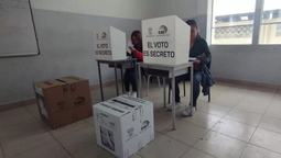 altText(Ecuador vota en un referéndum por el regreso de las bases militares de EEUU)}