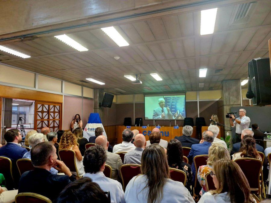 Homenaje a Tabaré Vázquez en la conmemoración de los 90 años de Casmu Iampp.