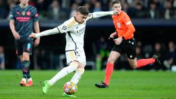 altText(Un uruguayo se llevó el premio al mejor gol de la Champions League)}