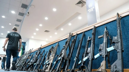 Armas halladas en las favelas de Río de Janeiro.