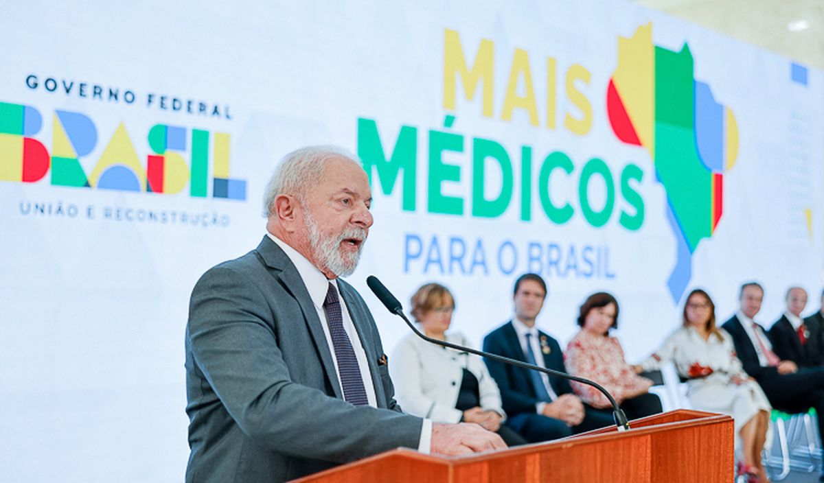 Lula relanza el programa Más Médicos