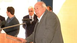 altText(La dama y el cuervo en la quebrada)}