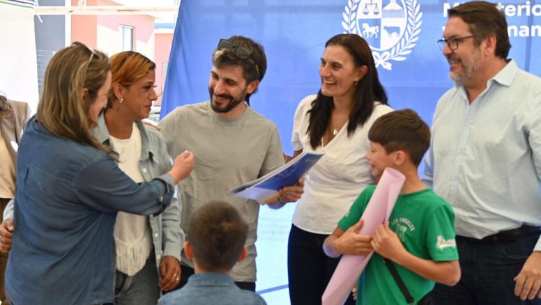 El Ministerio de Vivienda entrega viviendas en Fray Bentos