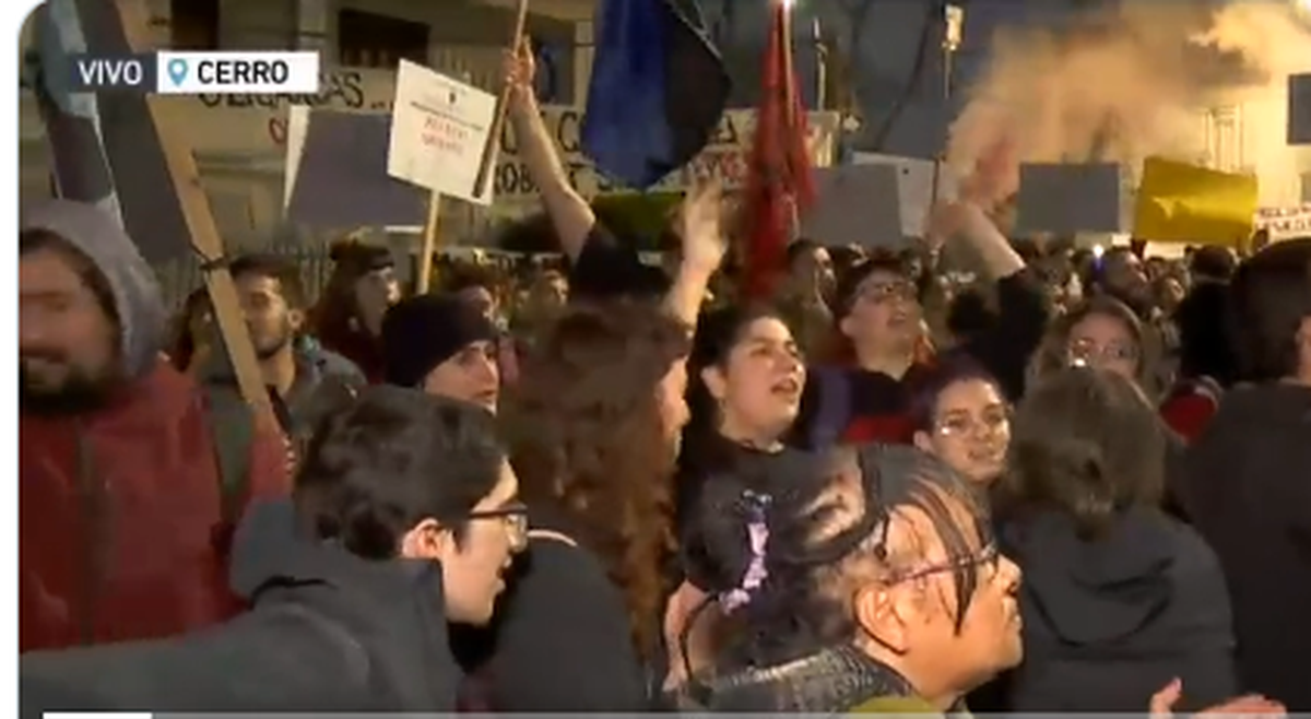 Estudiantes, docentes y vecinos protestaron en el Cerro.