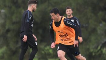 Nicolás Lodeiro donó 2.000 canastas para las familias más necesitadas en Paysandú