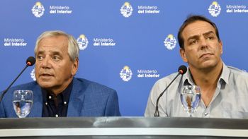 El clásico del pasado 4 de setiembre todavía tiene varias páginas por escribir. Ahora la justicia citó a declarar a los dirigentes de Nacional y Peñarol para saber como ingresaran bengalas, banderas alusivas a muertes, una gallina gigante, se dañaran baños, se encontrara grasa en los paravalanchas del sector visitante y proyectiles que volaron de un lado al otro.