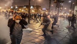 altText(Aumenta protesta en Perú y los muertos ascienden a 20)}