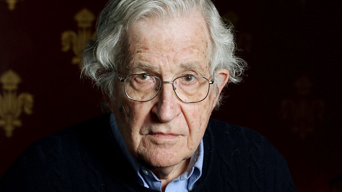 Noam Chomsky: «La guerra es entre EEUU-OTAN y Rusia con cadáveres ucranios»