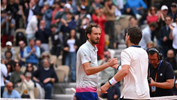 altText(Jornada llena de sorpresas en Roland Garros)}